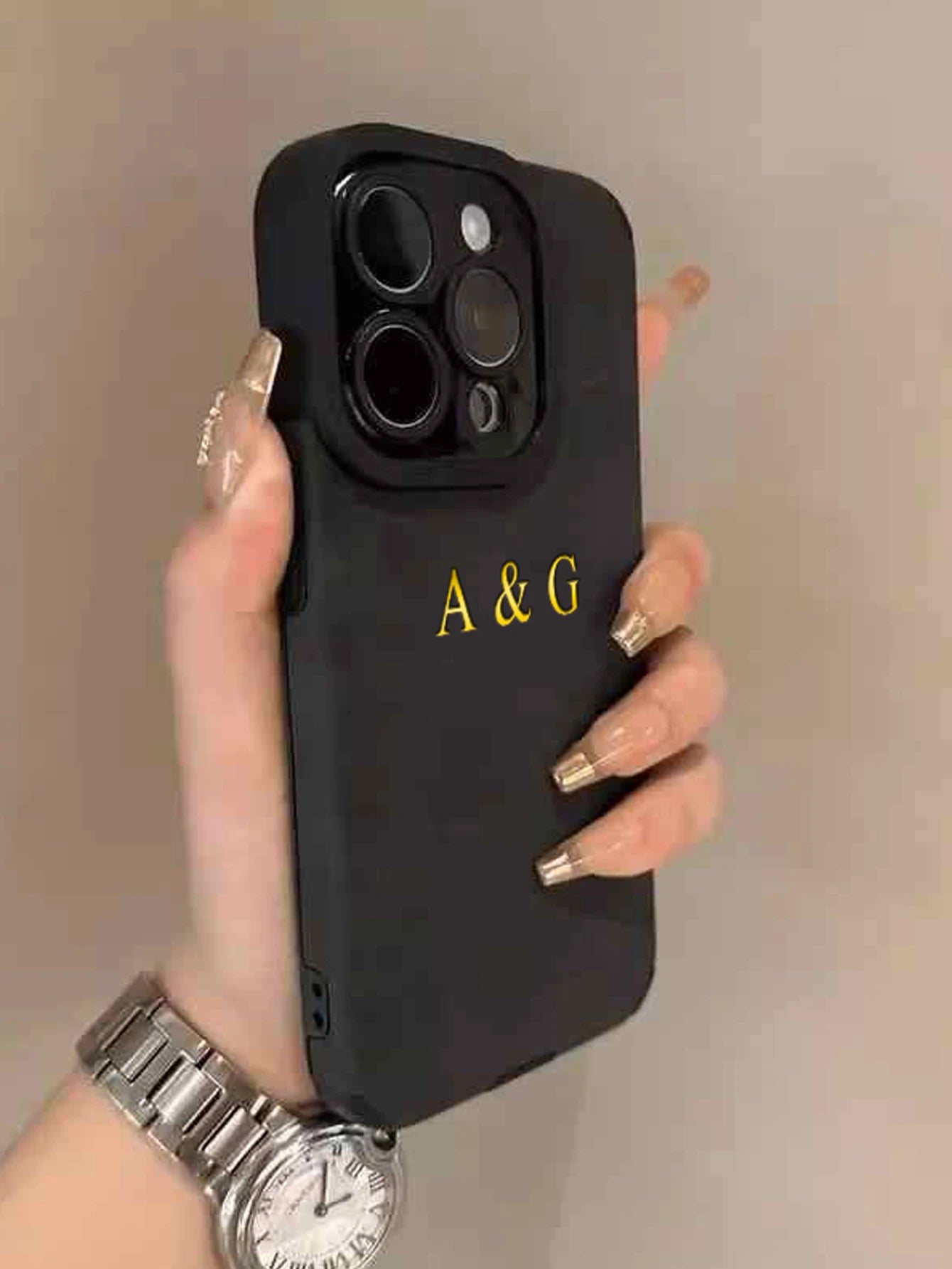 ✨ LuxeMonogram – GlowTech